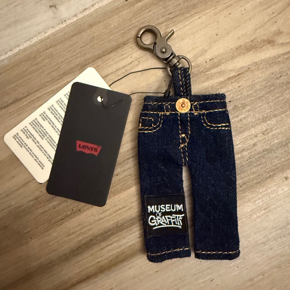 Levis Museum of Graffiti Denim Jeans Keychain Indigo Blue Mini Pants 0080C0000
